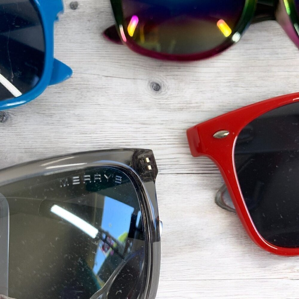 Sunglasses Lot of Five Assorted Pairs Wayfarer Colorful Mirror Lenses Red Blue - Picture 2 of 3